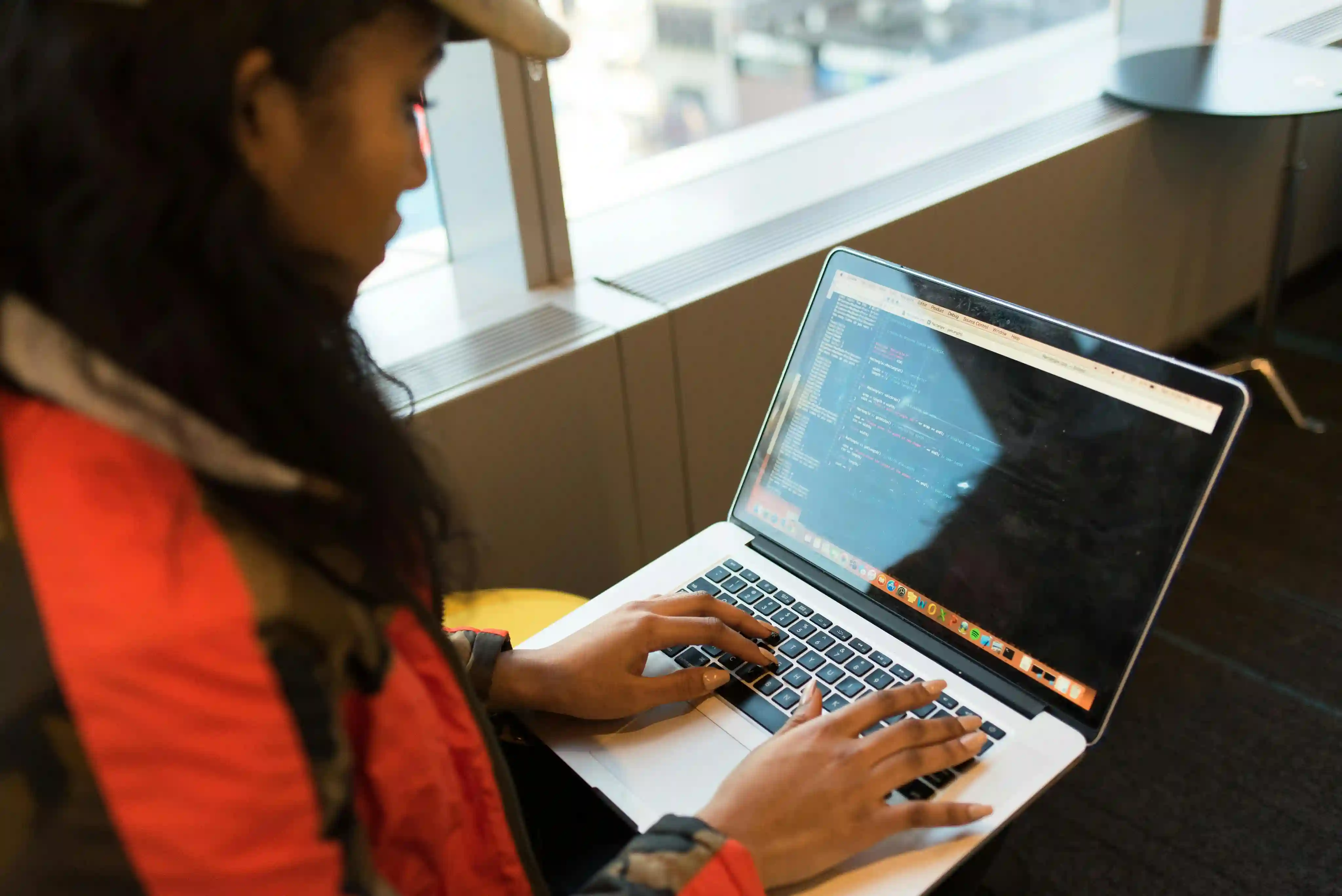 Chica Implementando Helm en Kubernetes