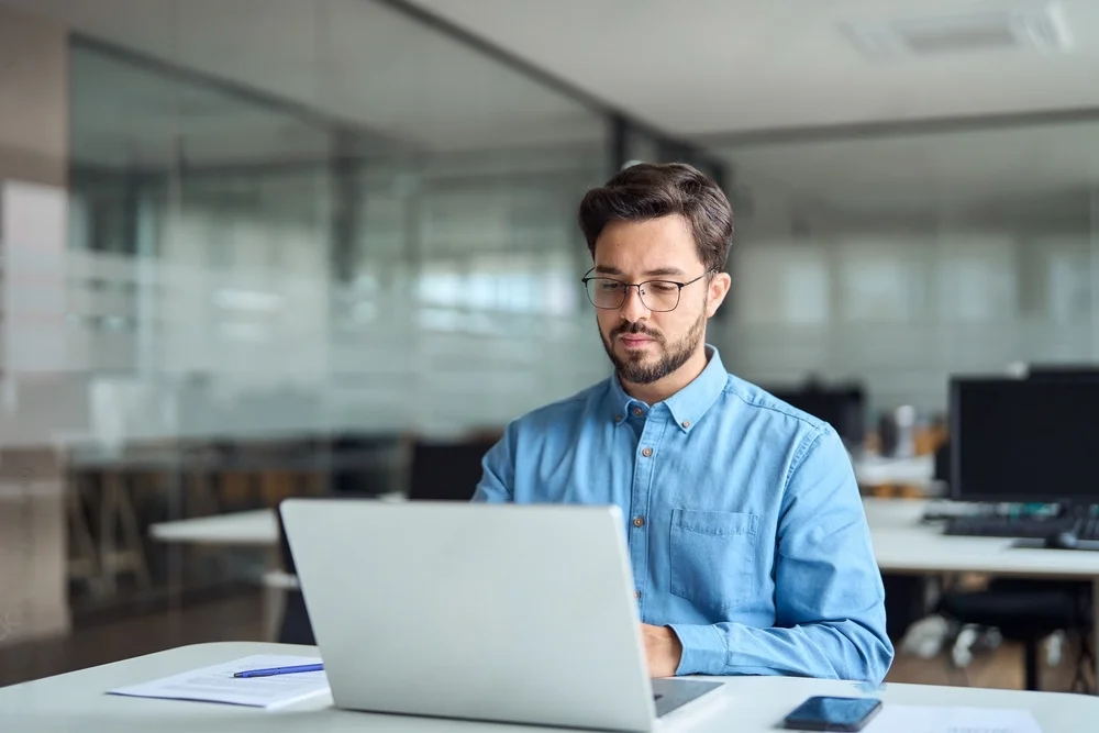 Programador usando Typescript