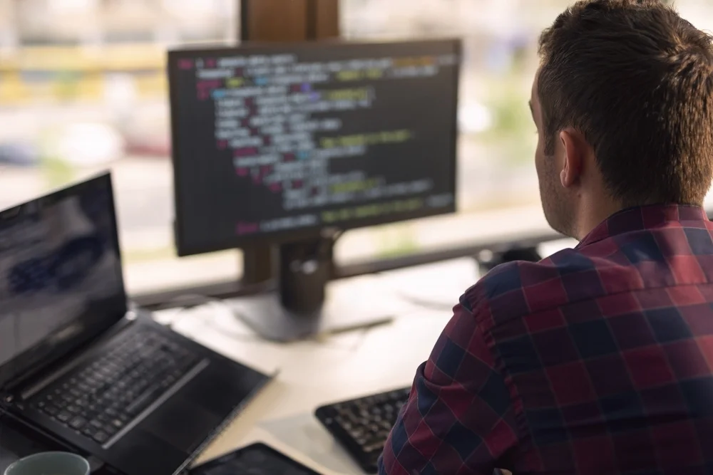 Programador Web usando Data Class de Kotlin