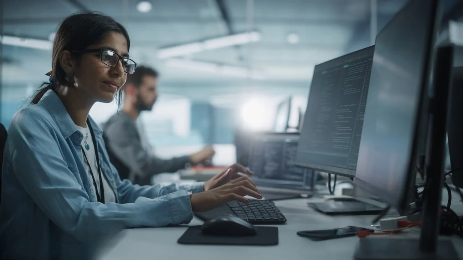 Programadora usando estructura WHEN en Kotlin